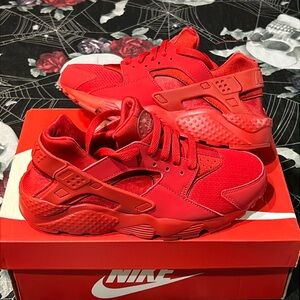 DS 2015 NIKE AIR HUARACHE RUN (GS) TRIPLE RED SIZE 5Y YOUTH OR 6.5 WOMENS RARE